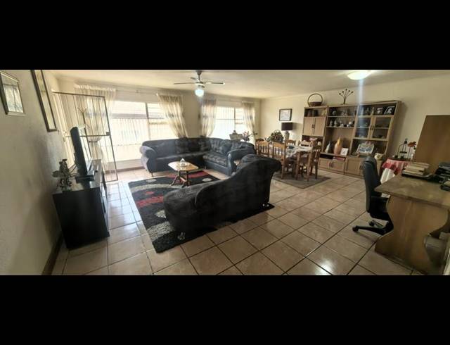 2 BEDROOM TOWNHOUSE FOR SALE IN LINDHAVEN